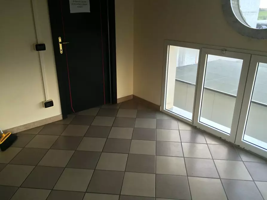 Immagine 12 di Ufficio in affitto  in via lenin - a San Giuliano Terme