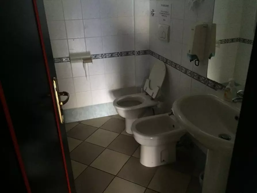 Immagine 14 di Ufficio in affitto  in via lenin - a San Giuliano Terme