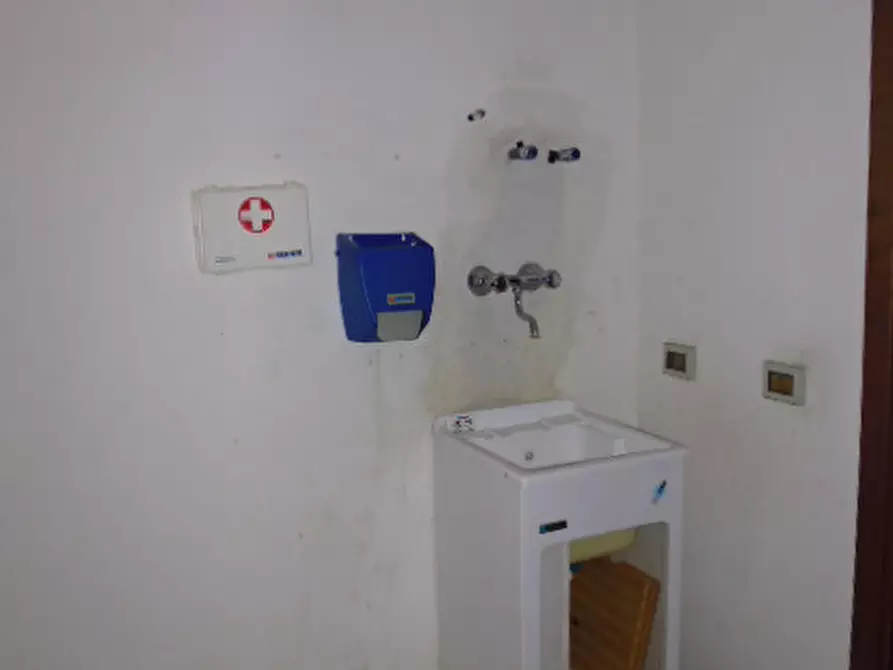 Immagine 5 di Attività commerciale in affitto  in via Tosco Romagnola 153 a Cascina