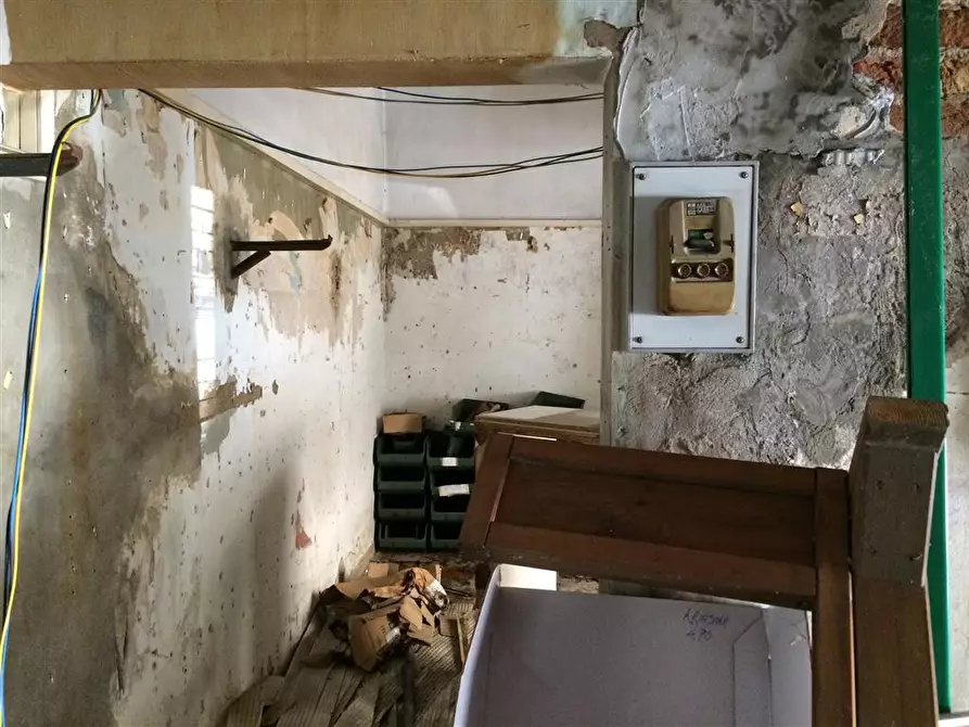 Immagine 6 di Attività commerciale in affitto  in via borsi 30 a Livorno