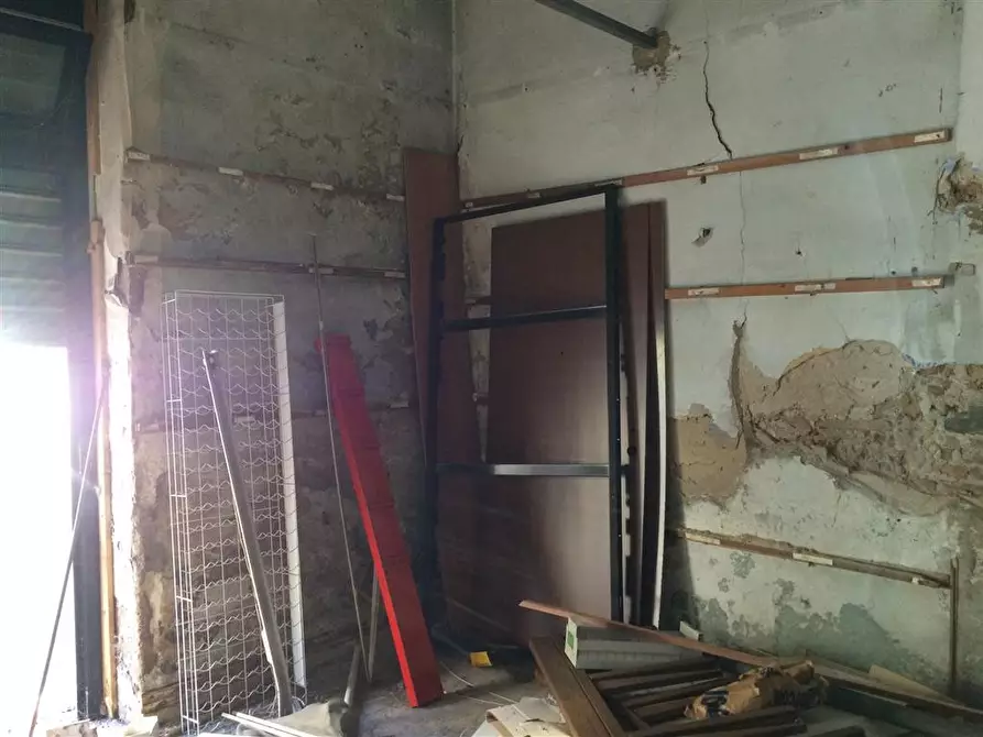 Immagine 4 di Attività commerciale in affitto  in via borsi 30 a Livorno