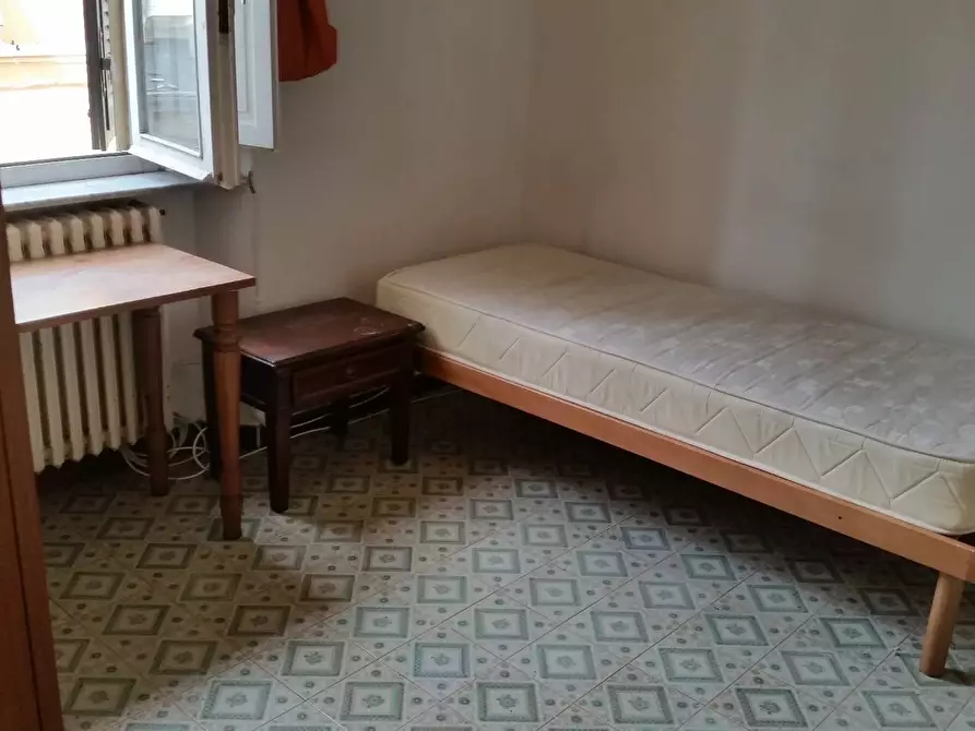 Immagine 1 di Camera in affitto  in via cammeo pisa 12 a Pisa