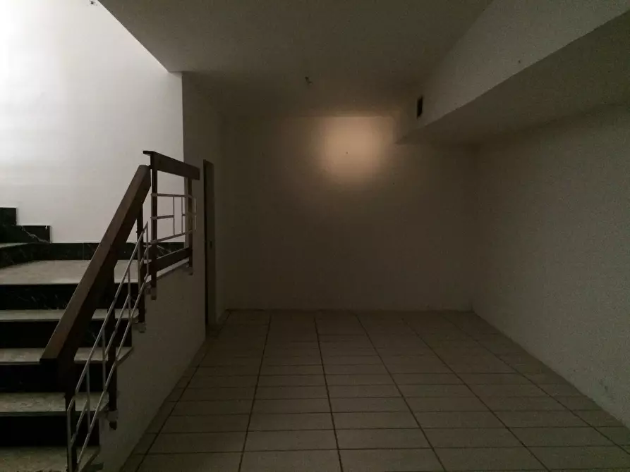 Immagine 7 di Attività commerciale in affitto  in corso italia a Pisa