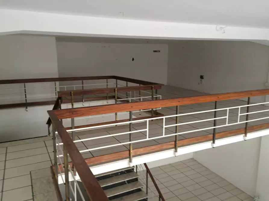 Immagine 9 di Attività commerciale in affitto  in corso italia a Pisa