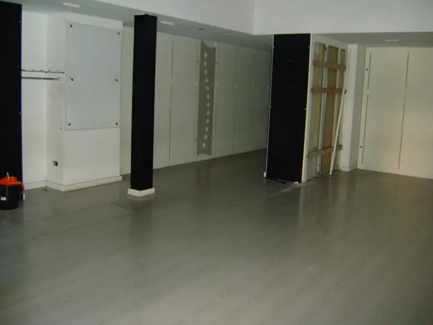Immagine 1 di Attività commerciale in affitto  in Via Di Franco 1 a Livorno