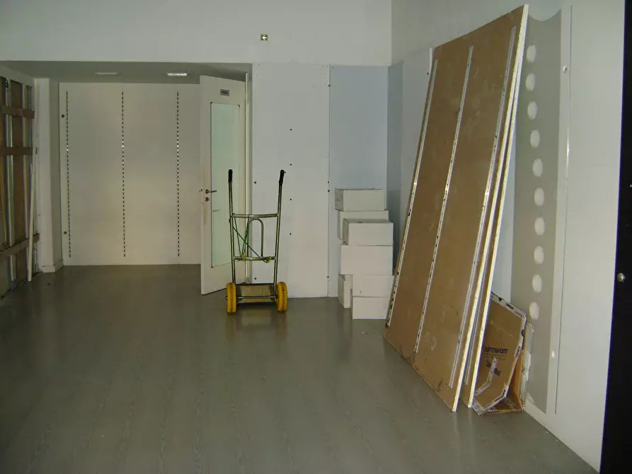 Immagine 2 di Attività commerciale in affitto  in Via Di Franco 1 a Livorno