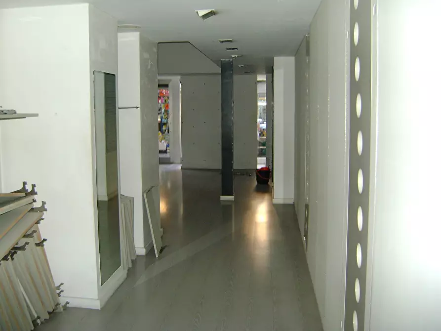 Immagine 4 di Attività commerciale in affitto  in Via Di Franco 1 a Livorno