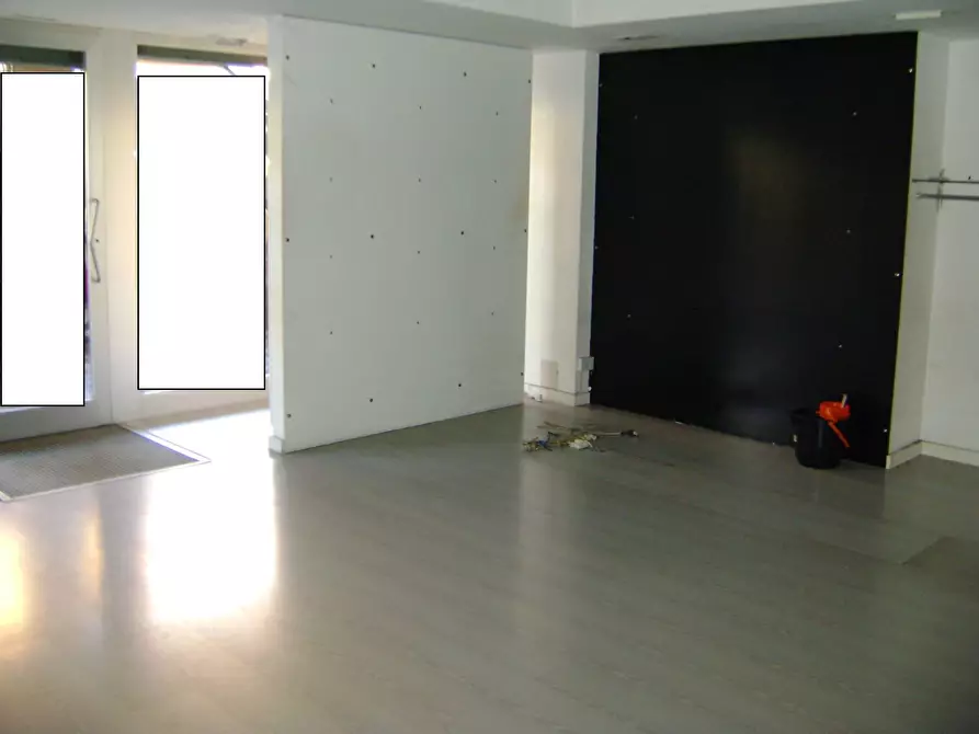 Immagine 13 di Attività commerciale in affitto  in Via Di Franco 1 a Livorno