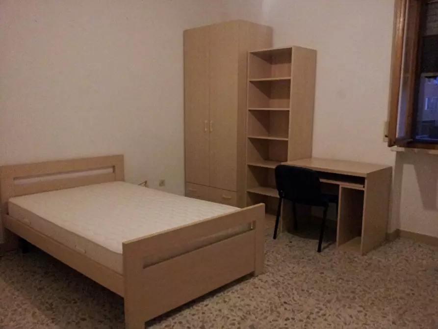 Immagine 1 di Camera in affitto  in Via Raffaello Sanzio 25 a Pisa