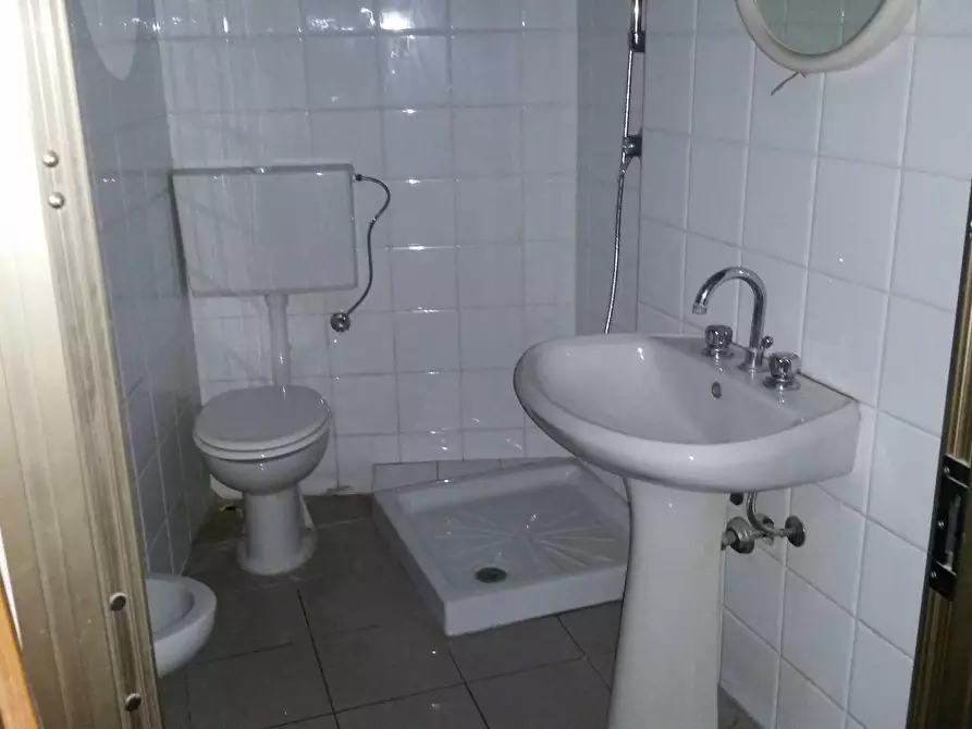 Immagine 5 di Attività commerciale in affitto  in Via Giuseppe Garibaldi a Pisa