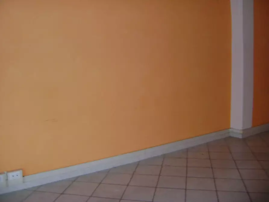 Immagine 7 di Attività commerciale in affitto  in Piazza Elia Benamozegh a Livorno