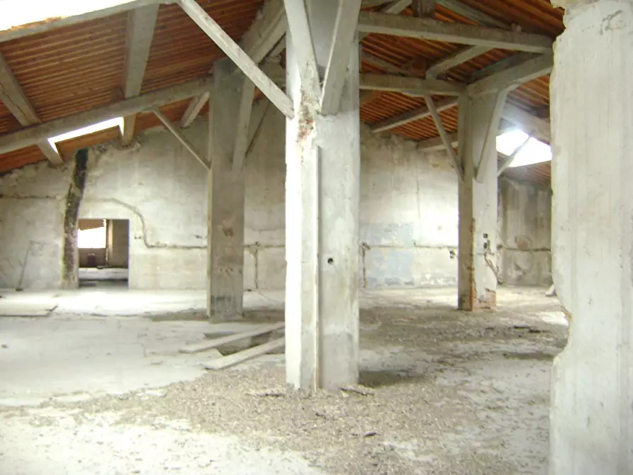 Immagine 2 di Attività commerciale in affitto  in Via Dei Pescatori 3 a Livorno