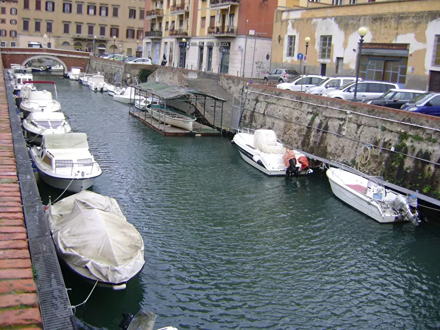 Immagine 10 di Attività commerciale in affitto  in Via Dei Pescatori 3 a Livorno