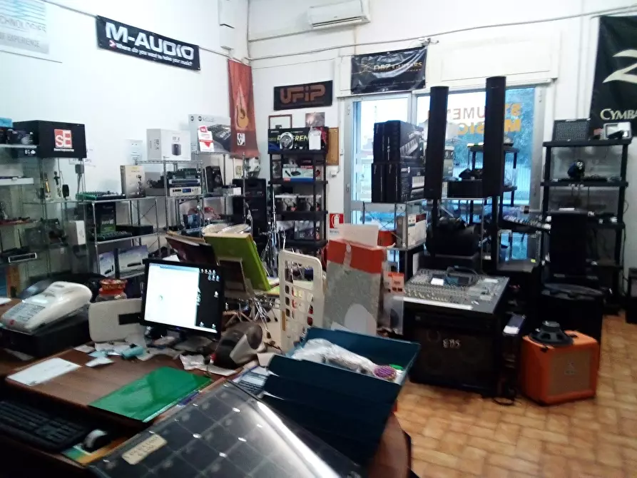 Immagine 5 di Attività commerciale in affitto  in Via ugo la malfa 33 a Collesalvetti