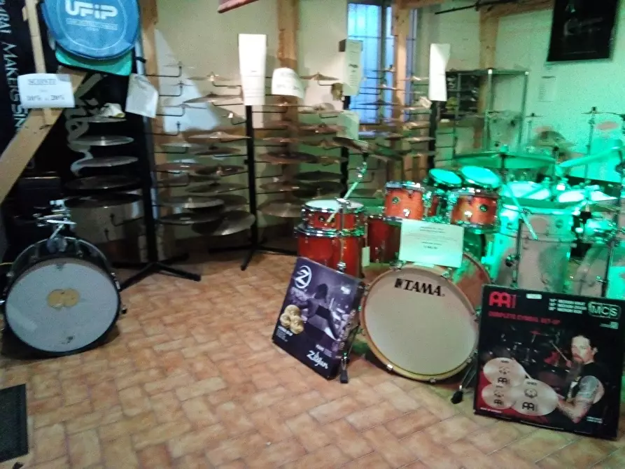 Immagine 26 di Attività commerciale in affitto  in Via ugo la malfa 33 a Collesalvetti