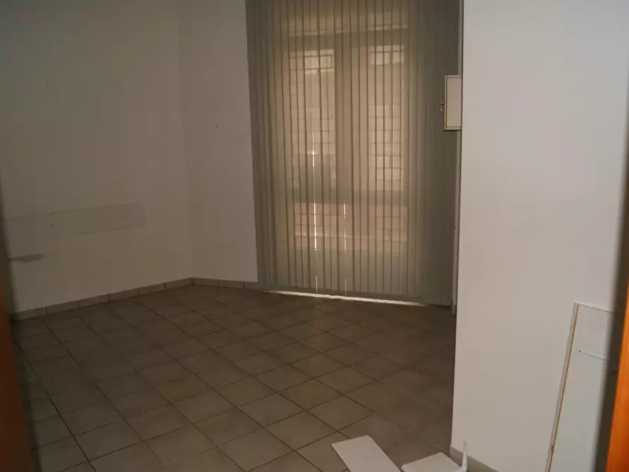 Immagine 3 di Ufficio in affitto  in Piazza Venti Settembre a Livorno