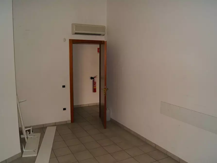 Immagine 4 di Ufficio in affitto  in Piazza Venti Settembre a Livorno