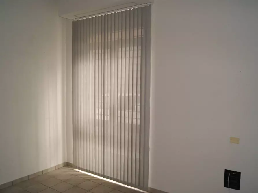 Immagine 10 di Ufficio in affitto  in Piazza Venti Settembre a Livorno