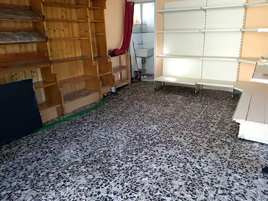 Immagine 6 di Attività commerciale in affitto  in Via Fonda a Pisa