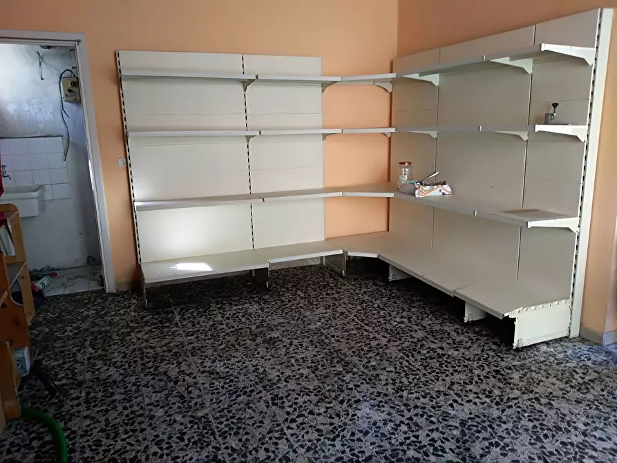 Immagine 7 di Attività commerciale in affitto  in Via Fonda a Pisa