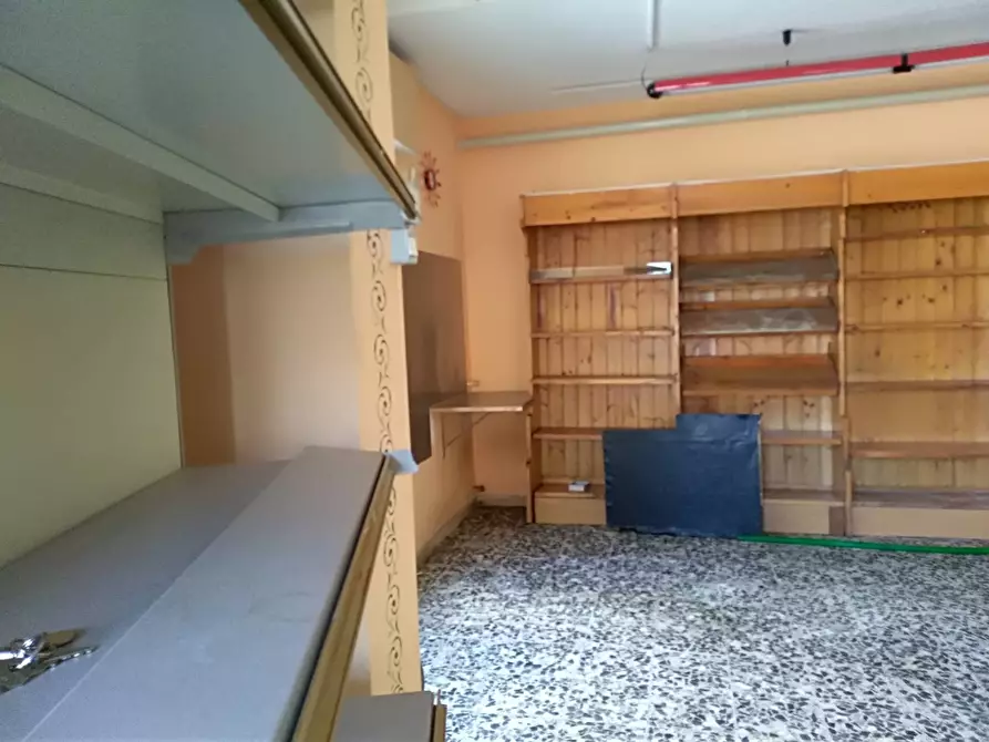 Immagine 9 di Attività commerciale in affitto  in Via Fonda a Pisa