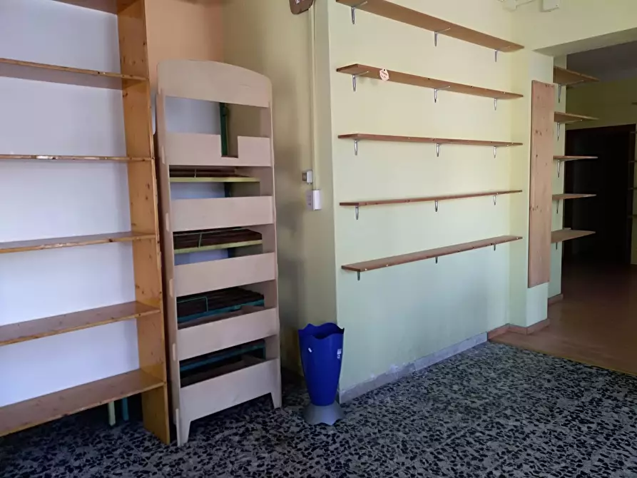 Immagine 10 di Attività commerciale in affitto  in Via Fonda a Pisa
