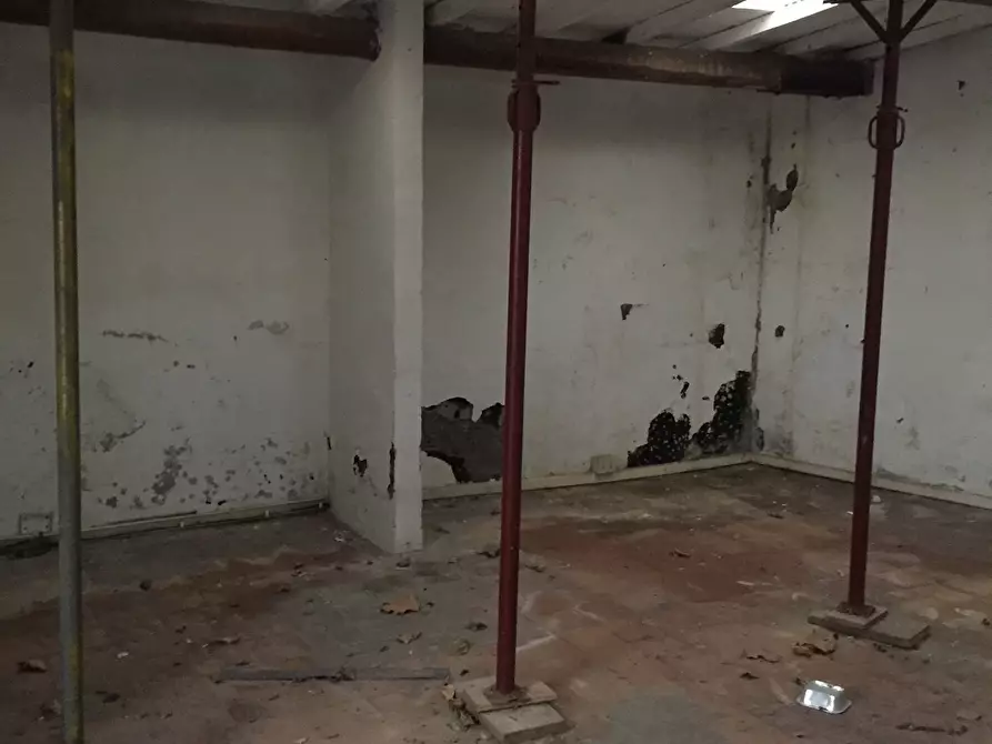 Immagine 13 di Attività commerciale in affitto  in Corso Giuseppe Mazzini 105 a Livorno