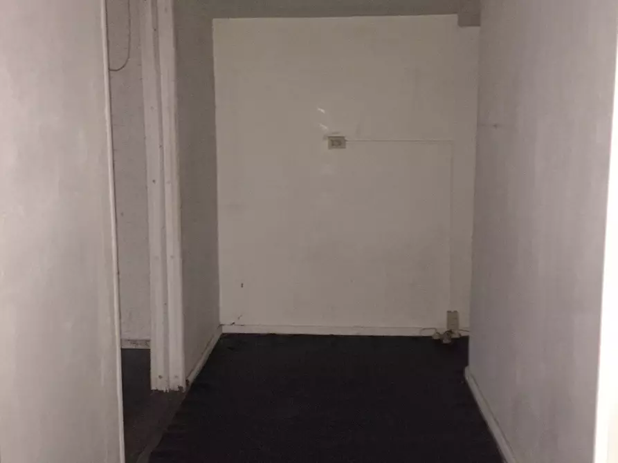 Immagine 6 di Attività commerciale in affitto  in Corso Giuseppe Mazzini 105 a Livorno