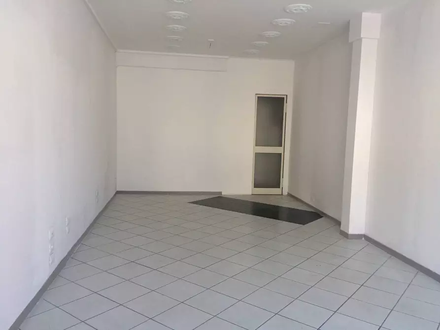 Immagine 1 di Attività commerciale in affitto  in via tosco romagnola 1220 a Cascina