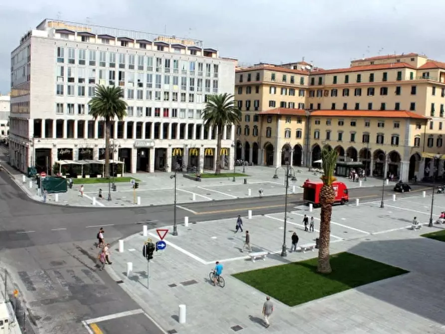 Immagine 4 di Attività commerciale in affitto  in Largo Fratelli Rosselli 1 a Livorno
