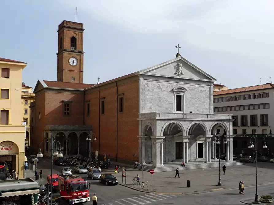 Immagine 5 di Attività commerciale in affitto  in Largo Fratelli Rosselli 1 a Livorno