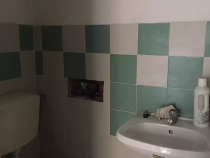 Immagine 3 di Attività commerciale in vendita  in Via Pio Alberto Del Corona 20 a Livorno