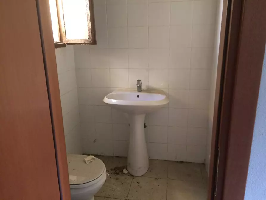 Immagine 10 di Attività commerciale in affitto  in Via Carlo Cattaneo a Pisa