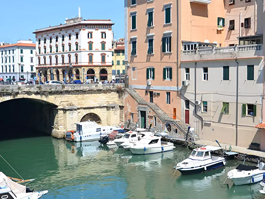 Immagine 4 di Attività commerciale in affitto  in Via Buontalenti 1 a Livorno