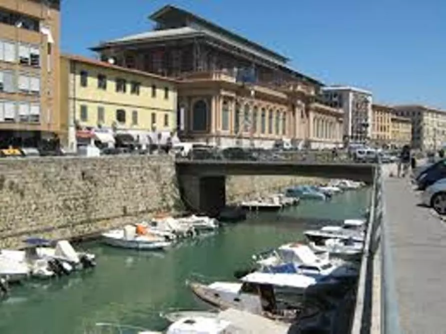 Immagine 3 di Attività commerciale in affitto  in Via Buontalenti 1 a Livorno