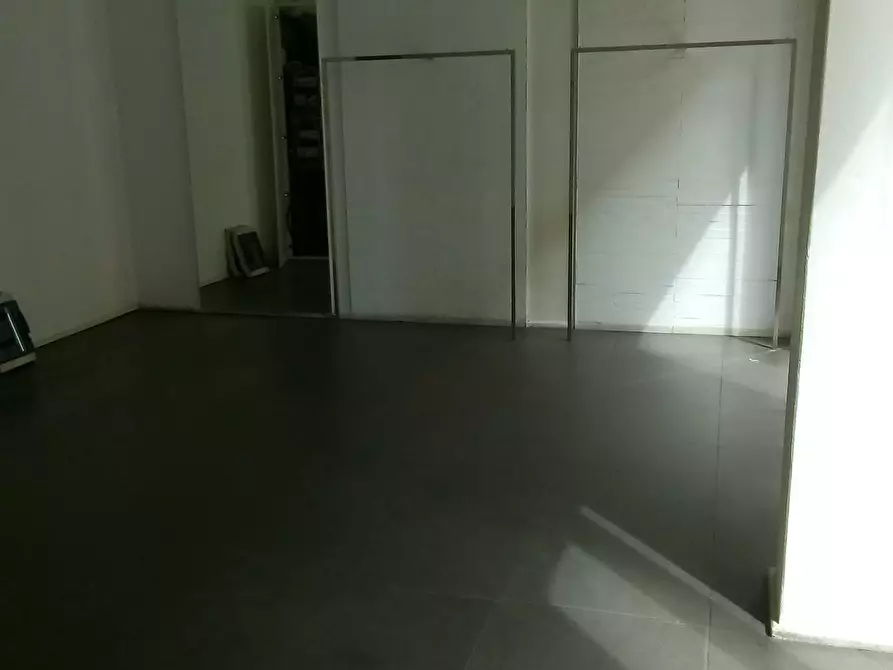 Immagine 5 di Attività commerciale in affitto  in Corso Amedeo 128 a Livorno