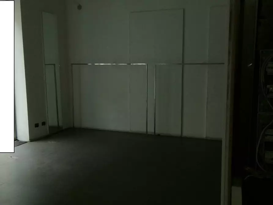 Immagine 9 di Attività commerciale in affitto  in Corso Amedeo 128 a Livorno