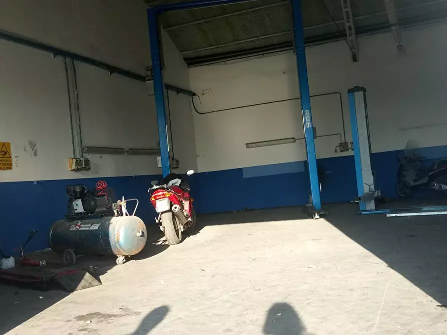 Immagine 1 di Attività commerciale in affitto  in Via xxV Aprile 33 a San Giuliano Terme