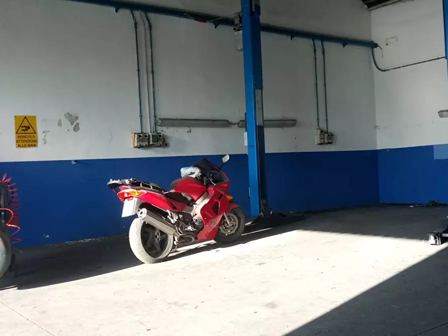 Immagine 6 di Attività commerciale in affitto  in Via xxV Aprile 33 a San Giuliano Terme