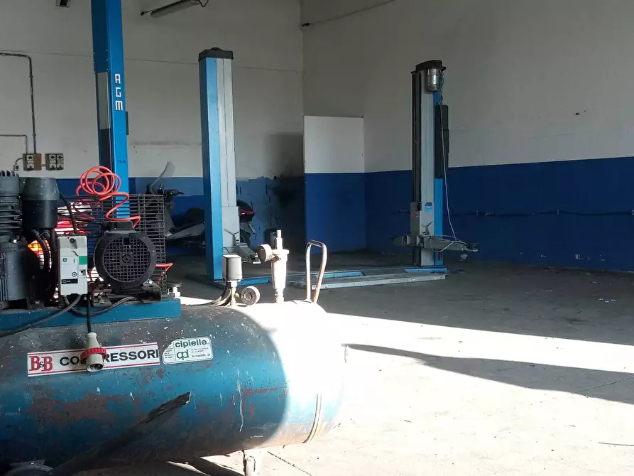 Immagine 2 di Attività commerciale in affitto  in Via xxV Aprile 33 a San Giuliano Terme