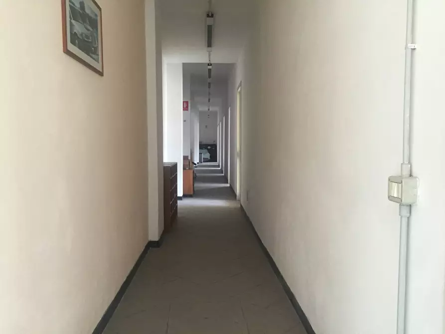 Immagine 2 di Attività commerciale in affitto  in via della chiesa xxxii a Lucca