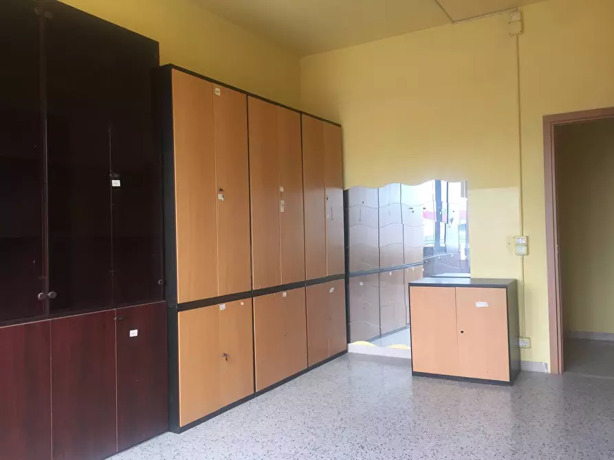 Immagine 4 di Attività commerciale in affitto  in savonarola a Lucca