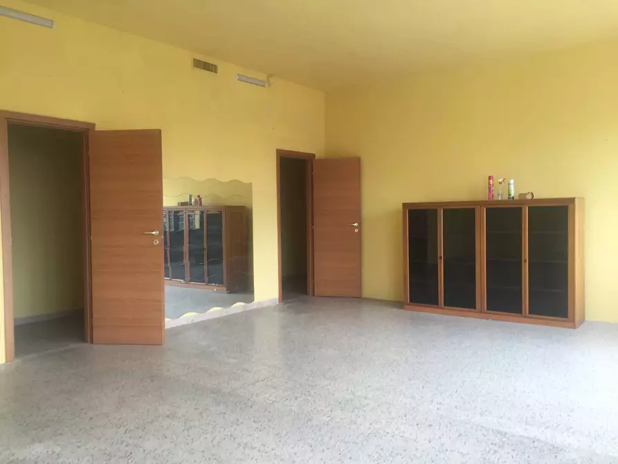 Immagine 5 di Attività commerciale in affitto  in savonarola a Lucca