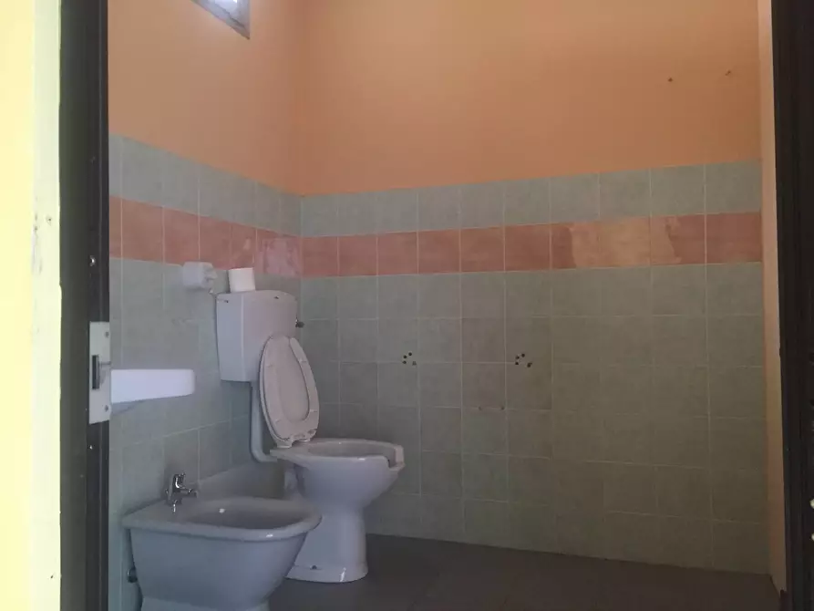 Immagine 9 di Attività commerciale in affitto  in savonarola a Lucca