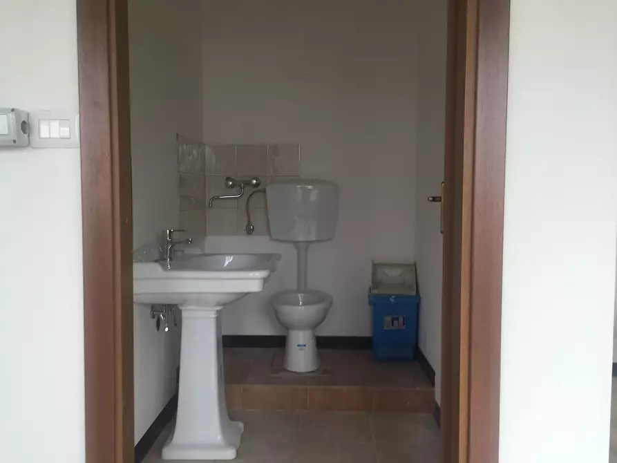 Immagine 10 di Attività commerciale in affitto  in savonarola a Lucca