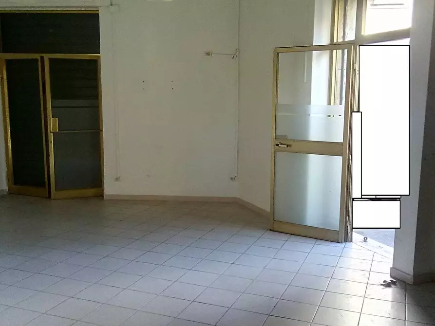 Immagine 2 di Attività commerciale in affitto  in Via Gugliermo Marconi 15 a Livorno