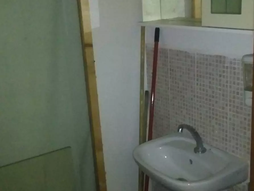 Immagine 11 di Attività commerciale in affitto  in Via Gugliermo Marconi 15 a Livorno