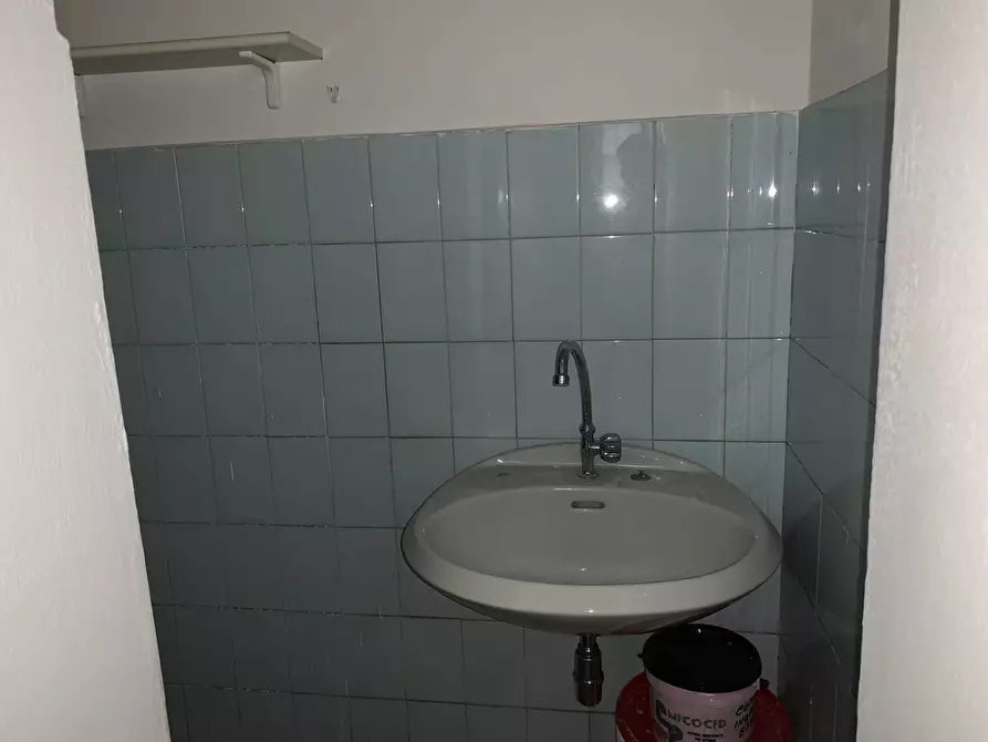 Immagine 4 di Attività commerciale in affitto  in via bandettini a Lucca