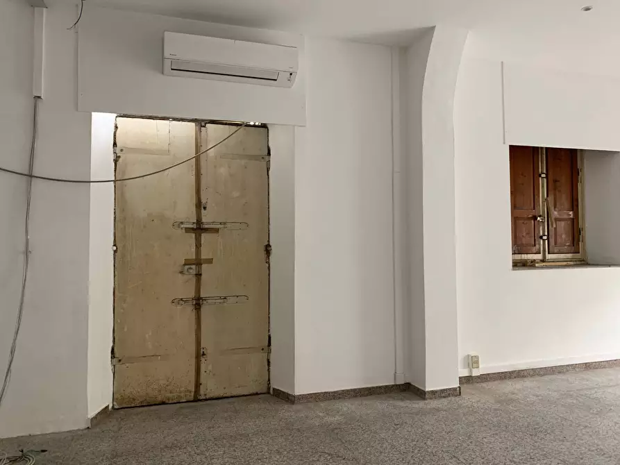 Immagine 2 di Attività commerciale in affitto  in via bandettini a Lucca