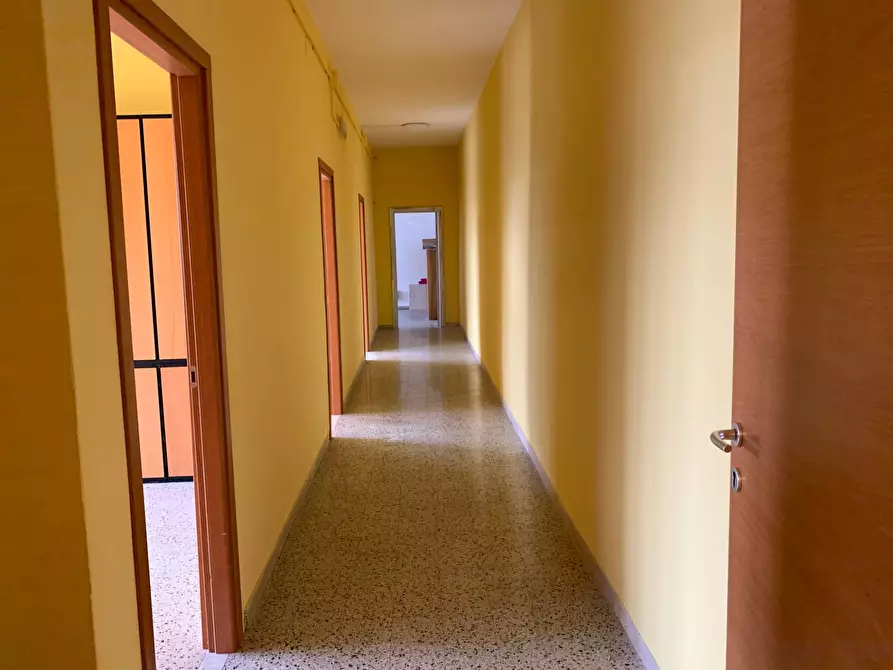 Immagine 9 di Attività commerciale in affitto  in via savonarola a Lucca